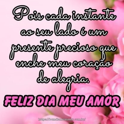 Feliz dia, meu amor! Pois cada instante ao seu lado é um presente precioso que enche meu coração de alegria. Feliz dia, meu amor! Pois cada instante ao seu lado é um presente precioso que enche meu coração de alegria.